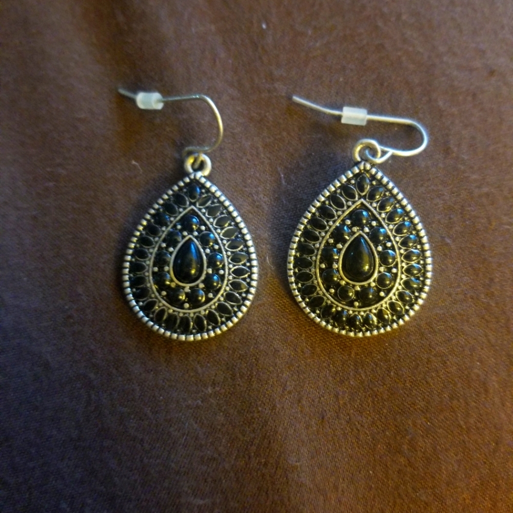 Small brushed silver with black beads